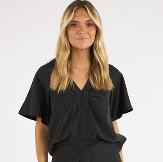 ISSY TOP