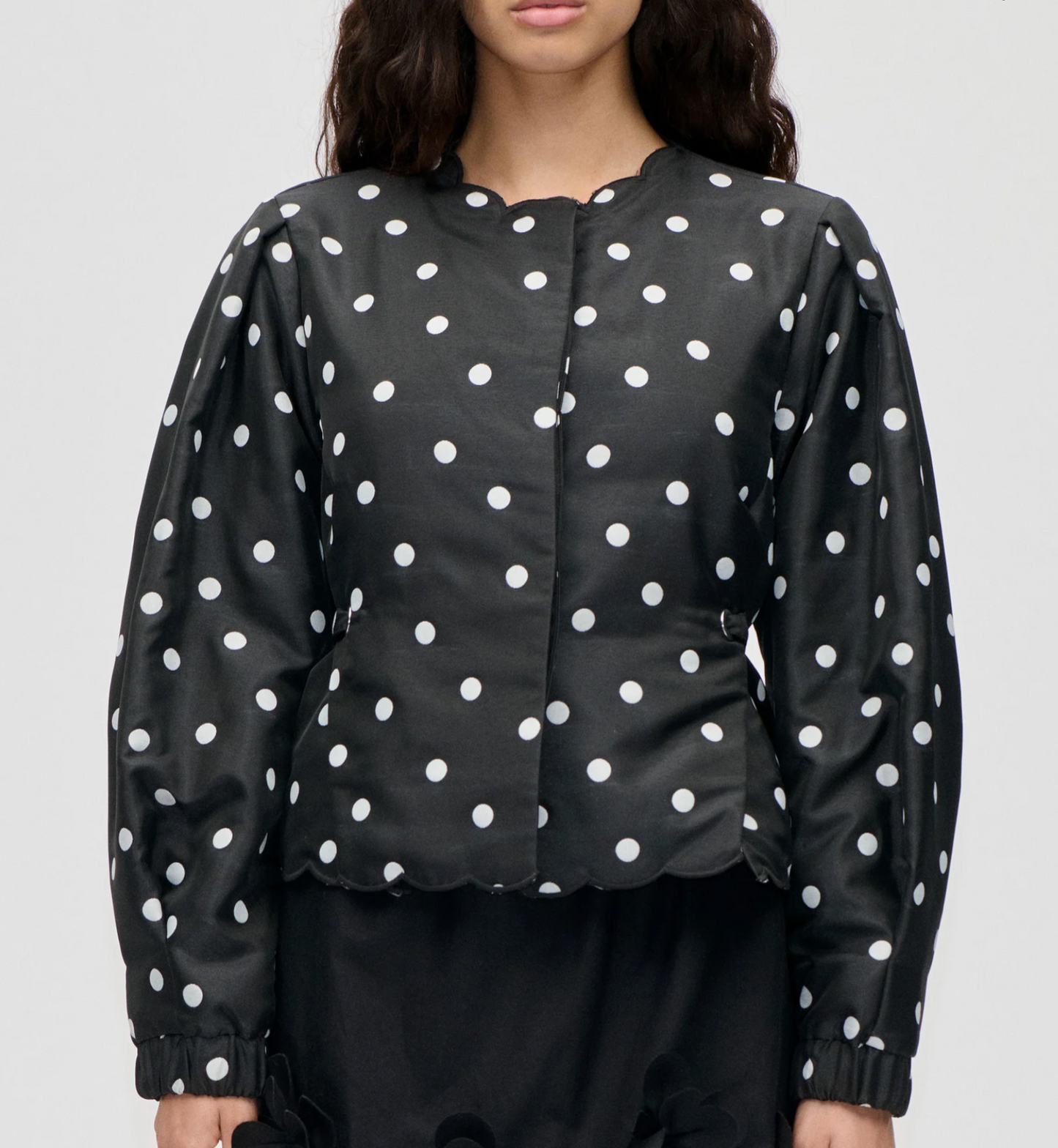 VOLUMINOUS SLEEVE JACKET