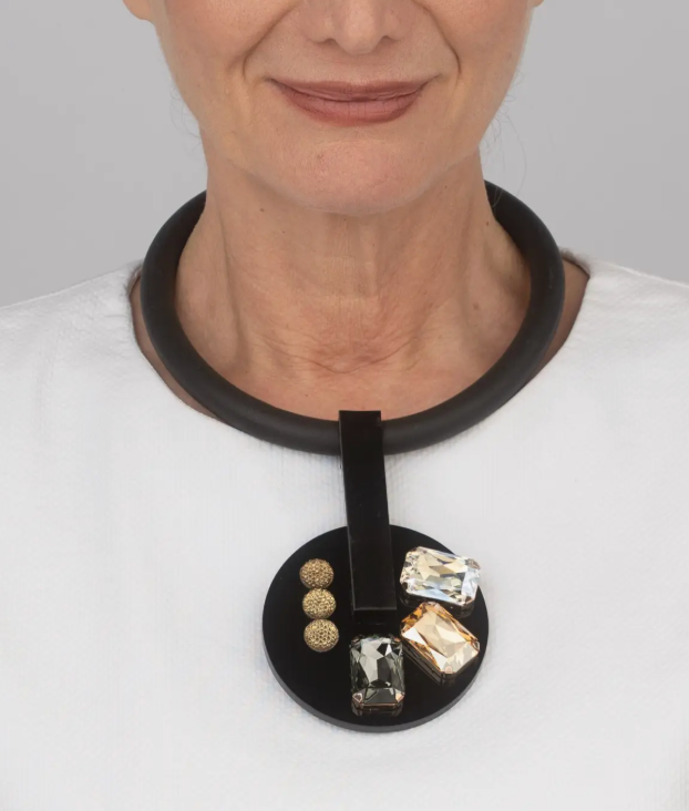 BLACK SWAN NECKLACE