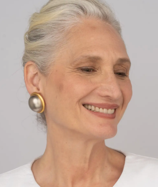 BUTTON EARRING